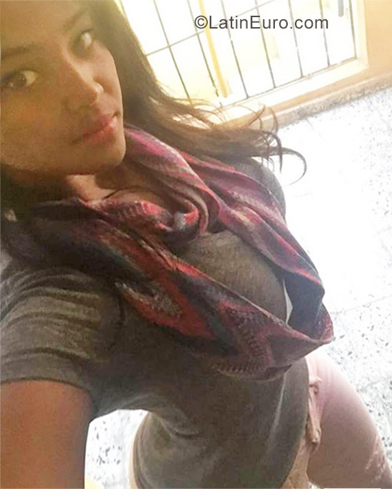 Date this hot Dominican Republic girl Kamila from Punta Cana DO28453