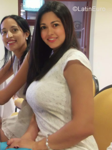 Date this voluptuous Colombia girl Claudia from Barranquilla CO21303