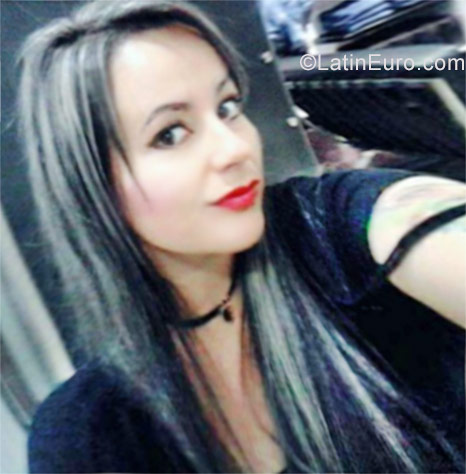 Date this nice looking Colombia girl Adriana from Nariño CO21419