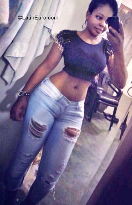 Date this gorgeous Dominican Republic girl Leydi from Santo Domingo DO28699