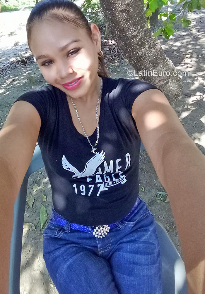 Date this foxy Dominican Republic girl Nelfily from Santiago DO29048