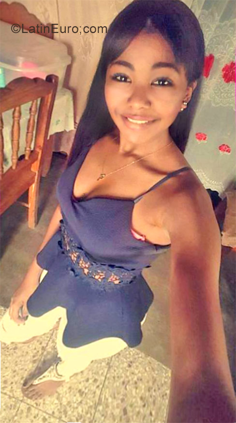 Date this exotic Dominican Republic girl Isabel from Santo Domingo DO29082