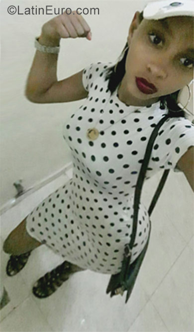 Date this fun Dominican Republic girl Winifer from Santiago DO29389