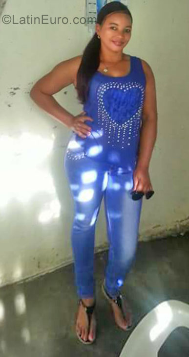 Date this foxy Dominican Republic girl Katherine from Santo Domingo DO29404