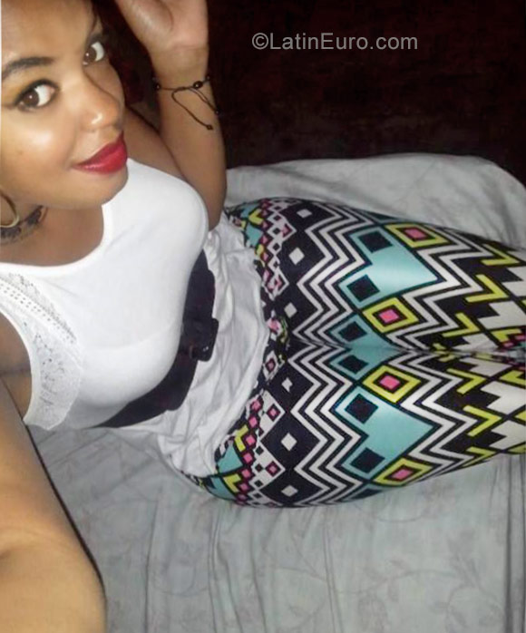 Date this sensual Dominican Republic girl Nairoby from Santiago DO29487