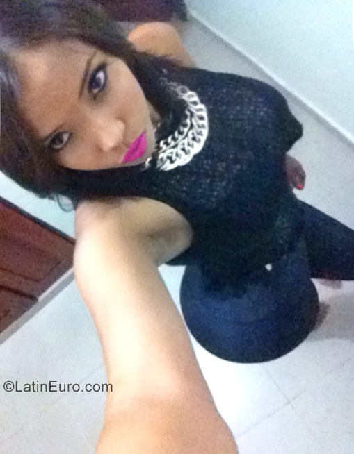 Date this exotic Dominican Republic girl Vanesa from Santo Domingo DO29494
