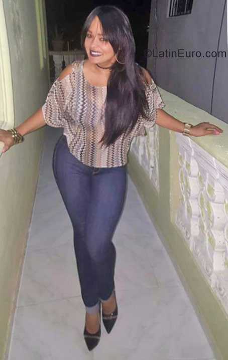 Date this stunning Dominican Republic girl Jeyssi from La Romana DO29603