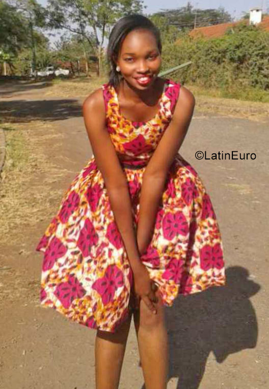Date this funny Kenya girl Emattah from Nairobi KE54