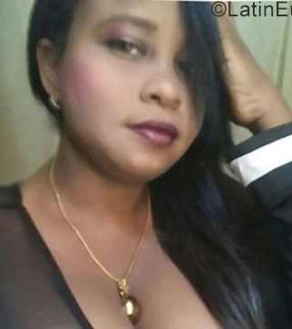 Date this delightful Dominican Republic girl Gelicia merlin from Mao DO29622