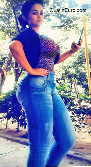 Date this charming Colombia girl Dani from Medellin CO22117