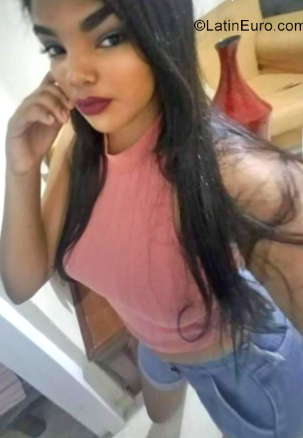 Date this lovely Dominican Republic girl Esmeralda from Santiago DO29897