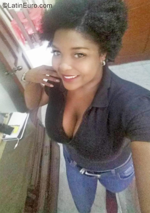 Date this delightful Dominican Republic girl ODALIS from San Crsitobal DO29938