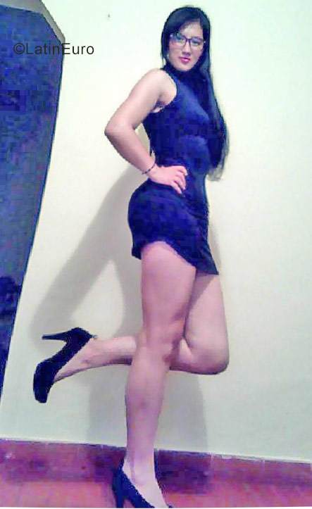 Date this happy Colombia girl Xiomara from Bogota CO22142