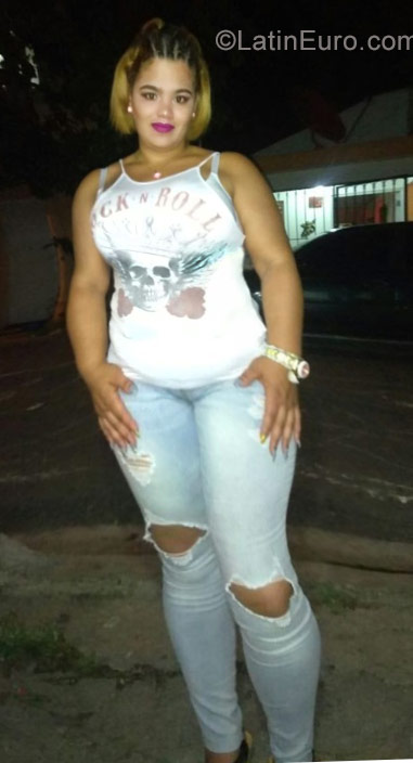 Date this nice looking Dominican Republic girl Yani from Santiago DO29989