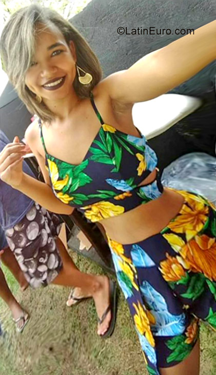 Date this stunning Brazil girl Tais from Feira de Santana BR10265