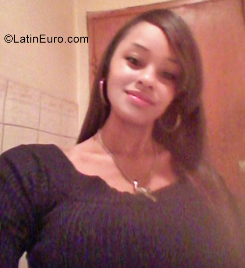 Date this young Colombia girl Loren from Buenaventura CO22785