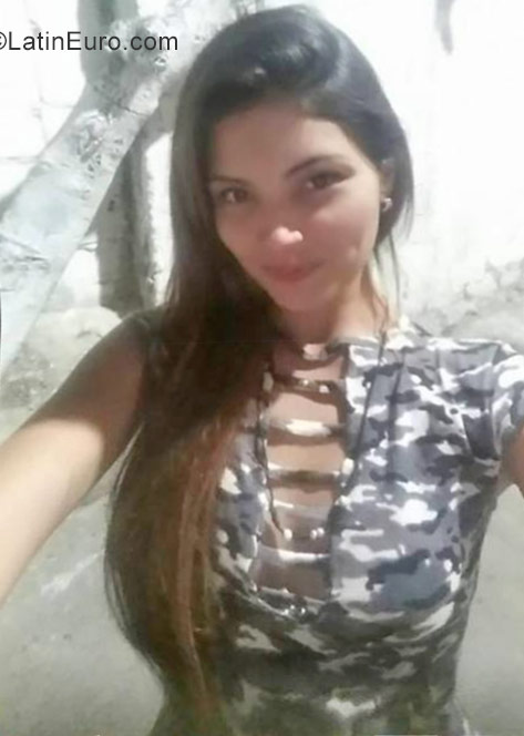 Date this nice looking Venezuela girl Ana from Maracay VE1117