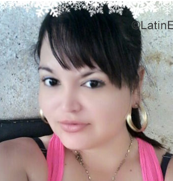 Date this voluptuous Colombia girl Yurabeth from Bucaramanga CO22819