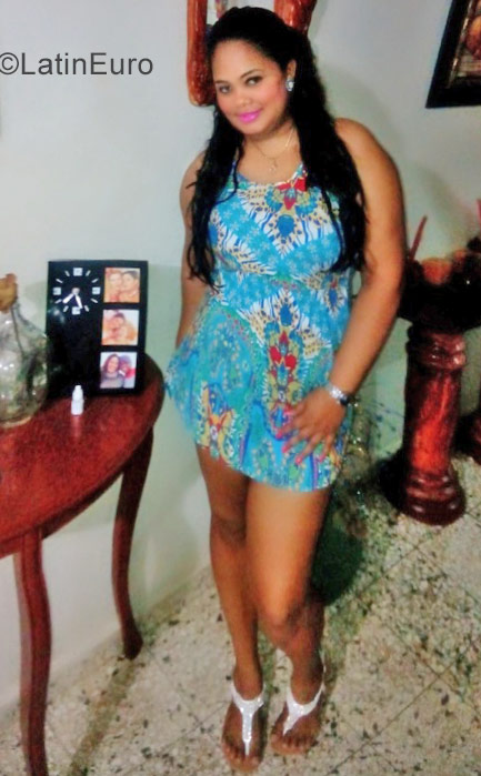 Date this pretty Dominican Republic girl Cynthia from Santo Domingo DO31268
