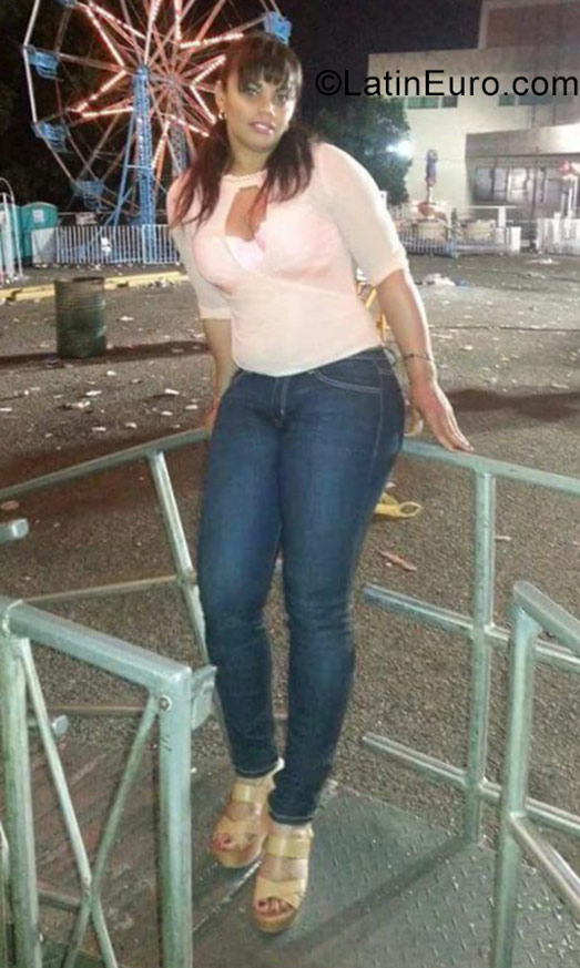 Date this foxy Dominican Republic girl Raysa from Santiago De Los Caballeros DO31383