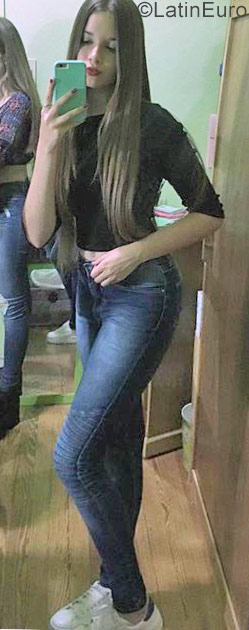Date this nice looking Argentina girl Macarena from Buenos Aires AR119