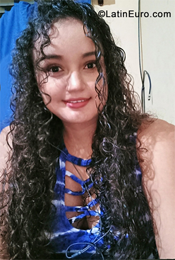 Date this pretty Honduras girl Nubia from San Pedro Sula HN2935