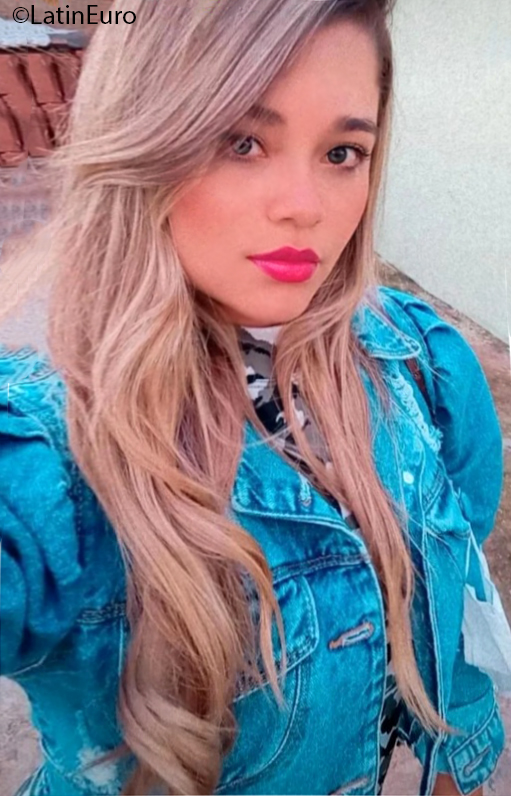 Date this attractive Brazil girl Sanara from Goiania BR11812