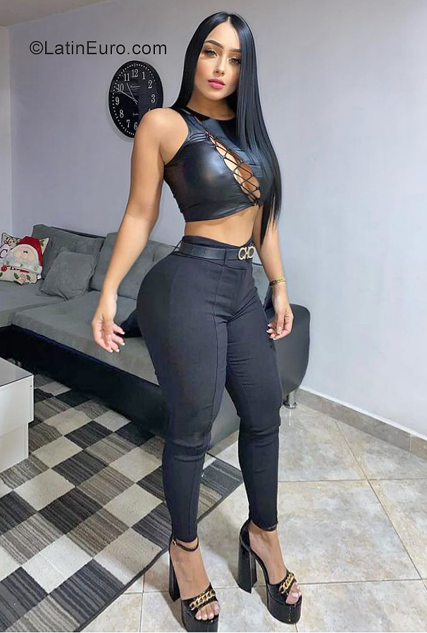 Date this good-looking Dominican Republic girl Andrea from La Romana DO40764