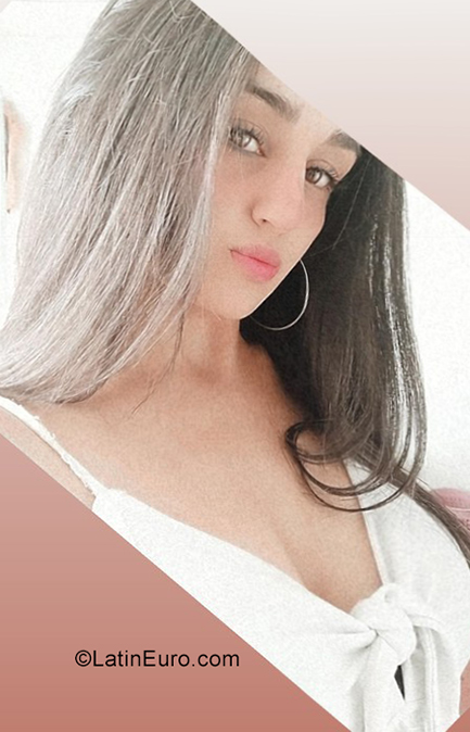 Date this foxy Colombia girl Camila Andrea B from Bogota CO31668
