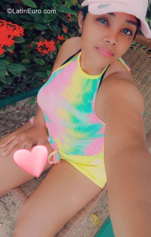 Date this athletic Dominican Republic girl Dianna from Santo Domingo DO40797