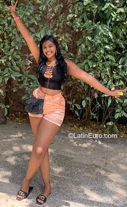Date this tall Colombia girl Johana from Cartagena CO31742