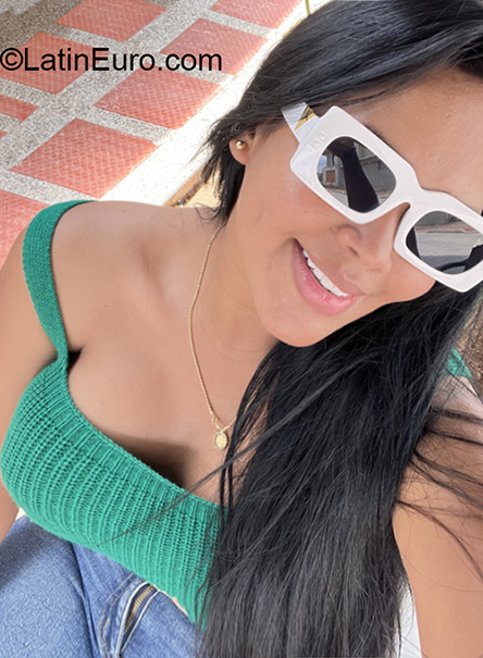 Date this gorgeous Colombia girl Laura from Valledupar CO31756