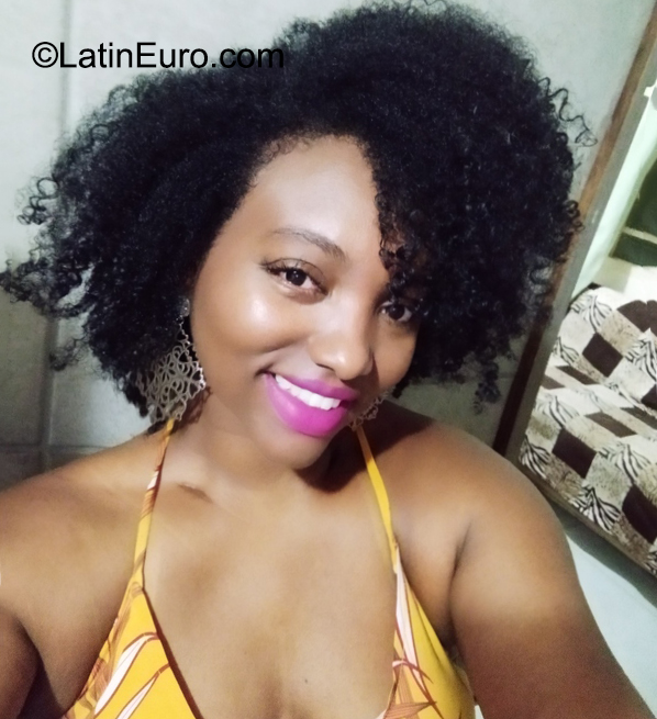 Date this cute Brazil girl Sumaia from Uberaba BR11996