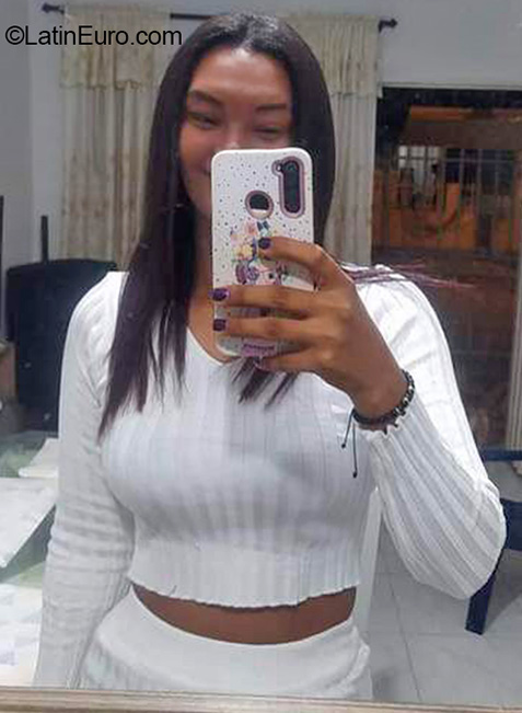 Date this hard body Colombia girl Kiara from Cali CO31898