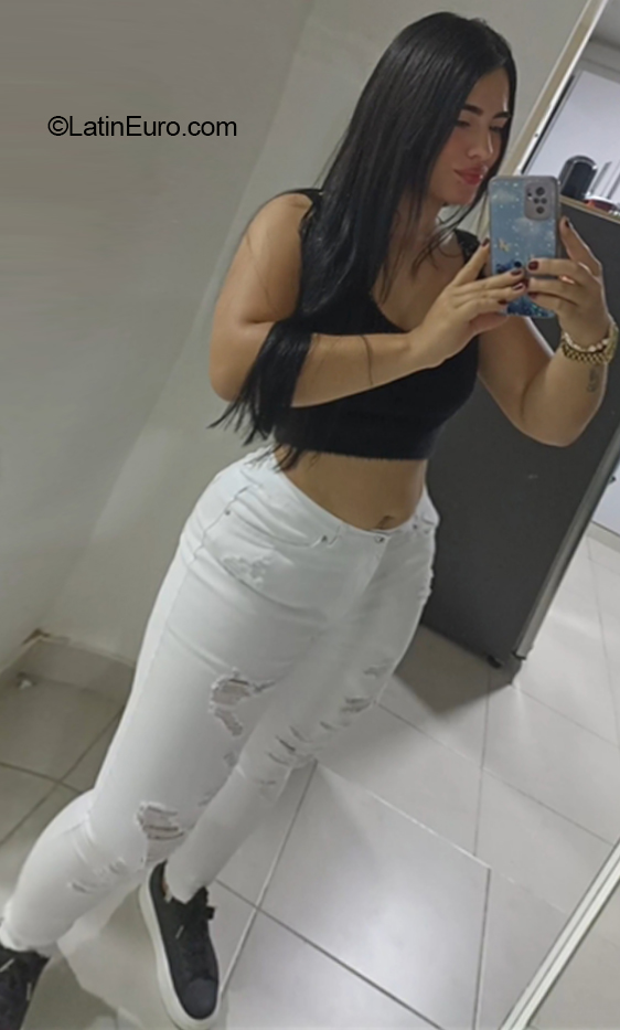 Date this beautiful Colombia girl Daniela from Cali CO31937