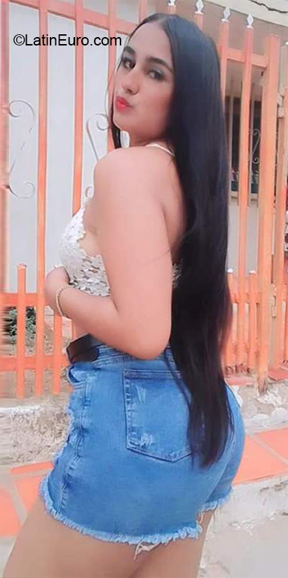 Date this funny Colombia girl Yenicza from Medellin CO32068