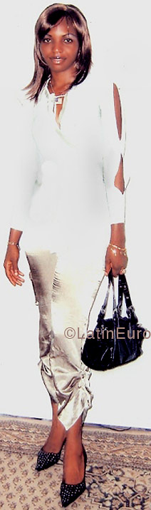 Date this cute Any Country girl Garaldine from  A9645