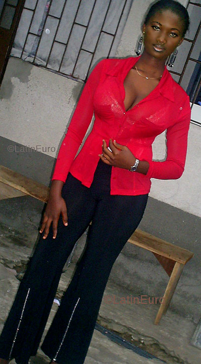 Date this hot Ivory Coast girl Sandrine from Abidjan A9699