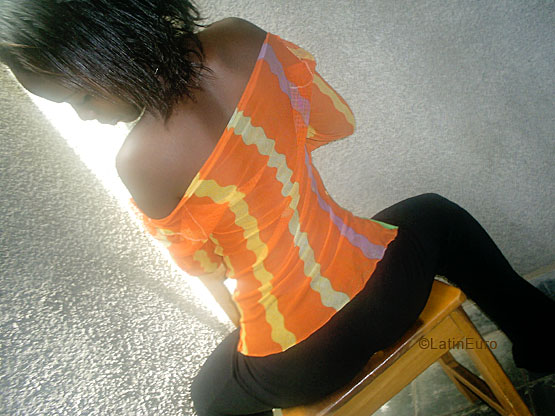 Date this attractive Ivory Coast girl Lea from Abidjan A9728