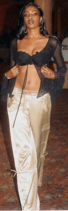 Date this hard body Faso girl Safoura from Ouagadougou A9739