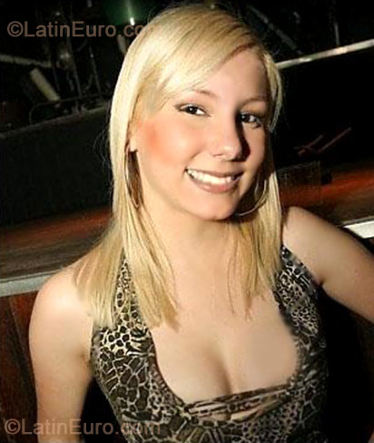 Date this tall Brazil girl Camila from Curitiba B-122