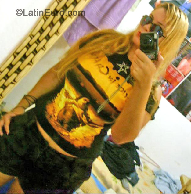 Date this hard body Brazil girl Evelin from Curitiba B-151