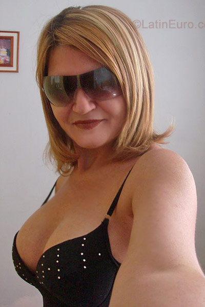 Date this nice looking Brazil girl Divina from Vila Velha BR4044
