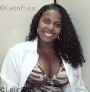 Date this hard body Brazil girl Ilzalee from Sao Jose Dos Pinhais B-172