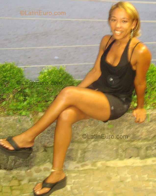 Date this pretty Brazil girl Euza from Guaruja B-231