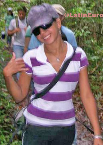 Date this attractive Brazil girl Clecia from Natal B-35