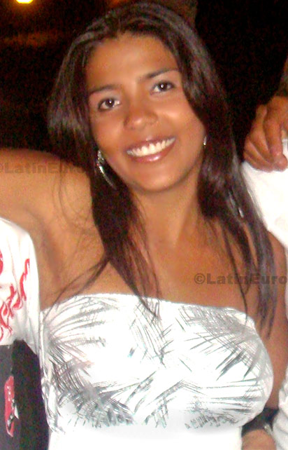 Date this pretty Brazil girl Fernanda from Montes Claros B-79