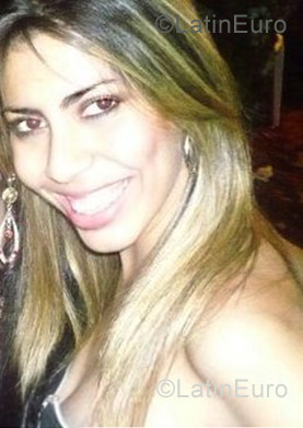 Date this pretty Brazil girl Fernanda from Uberlandia B1027