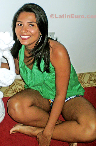 Date this funny Brazil girl Kellen from Salvador B103