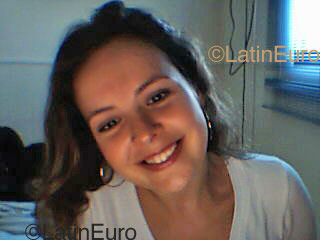 Date this happy Brazil girl Karla from Curitiba B1045